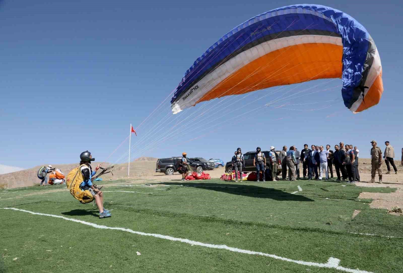 Van Yamaç Paraşütü ve Paramotor Hedef Şampiyonası sona erdi