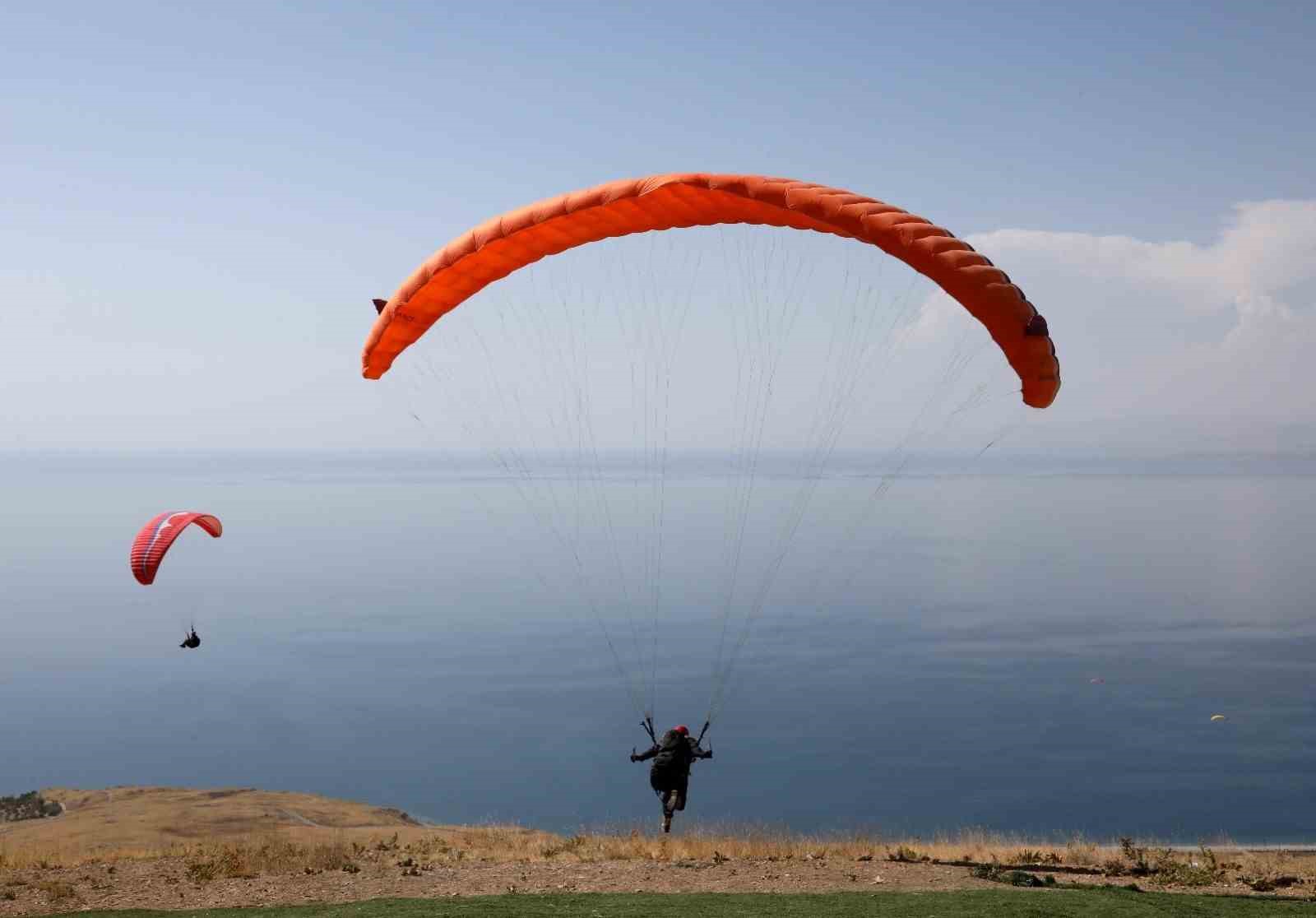 Van Yamaç Paraşütü ve Paramotor Hedef Şampiyonası sona erdi