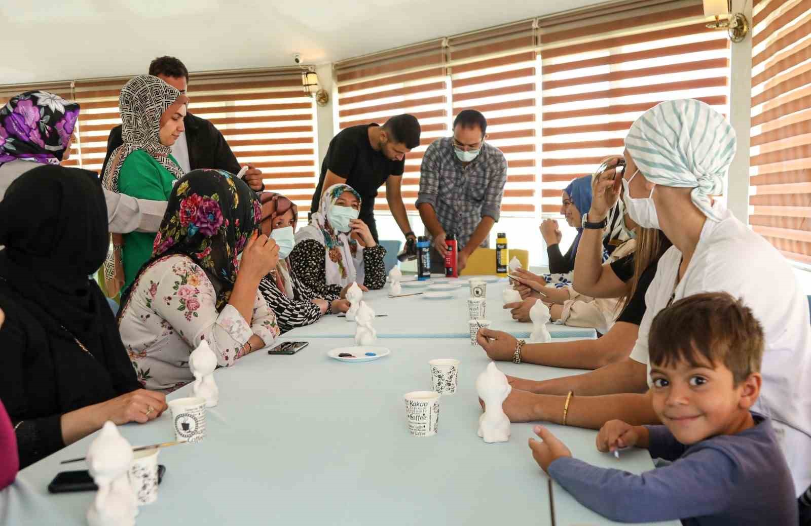 Lösemi hastaları seramik boyayıp moral depoladı