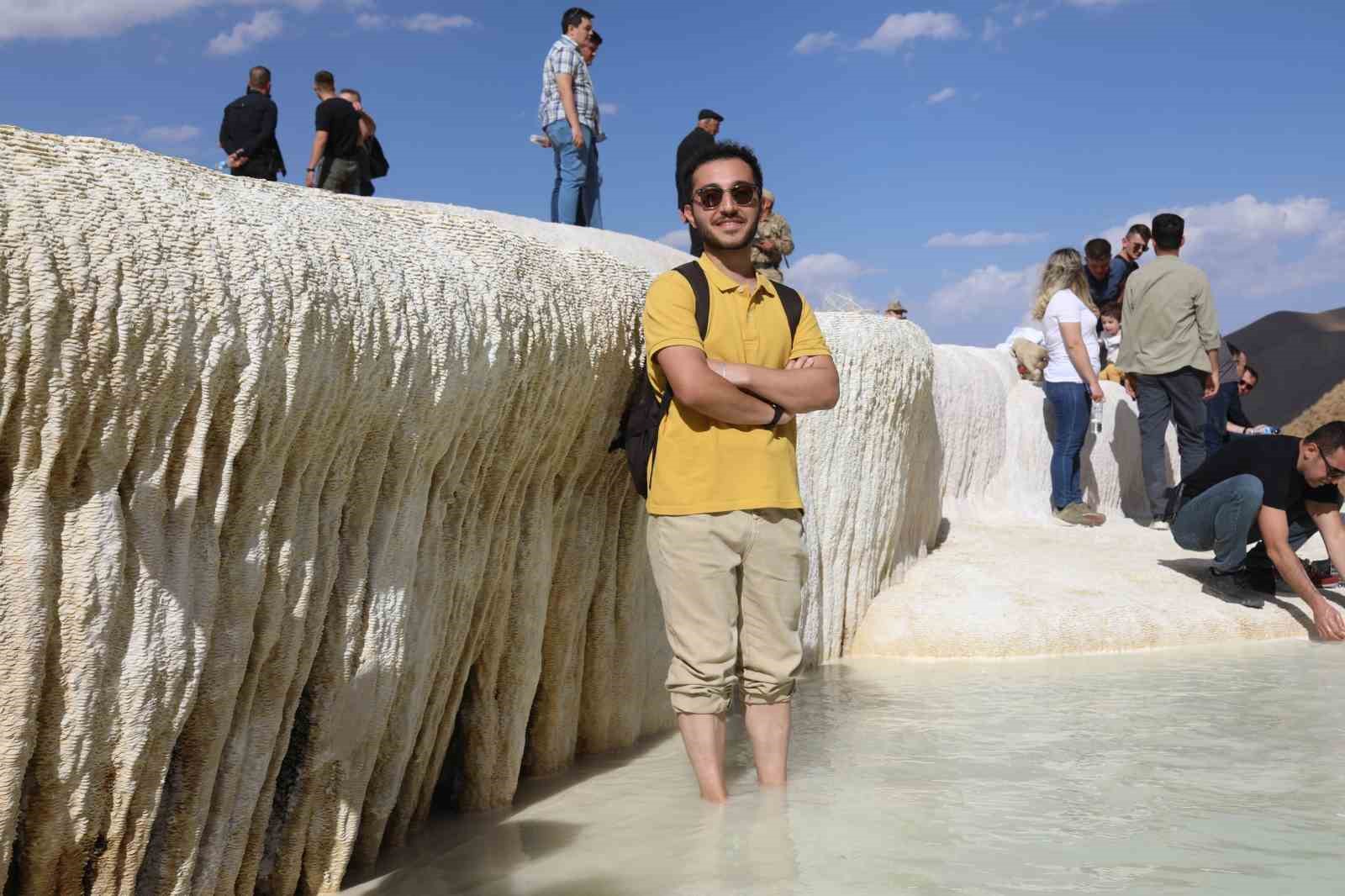 Başkale’nin yeni öğretmenleri travertenlere hayran kaldı