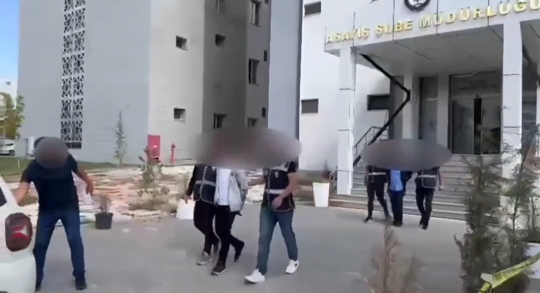 Van’da 61 yıl 2 ay kesinleşmiş hapis cezası bulunan 3 şahıs yakalandı
