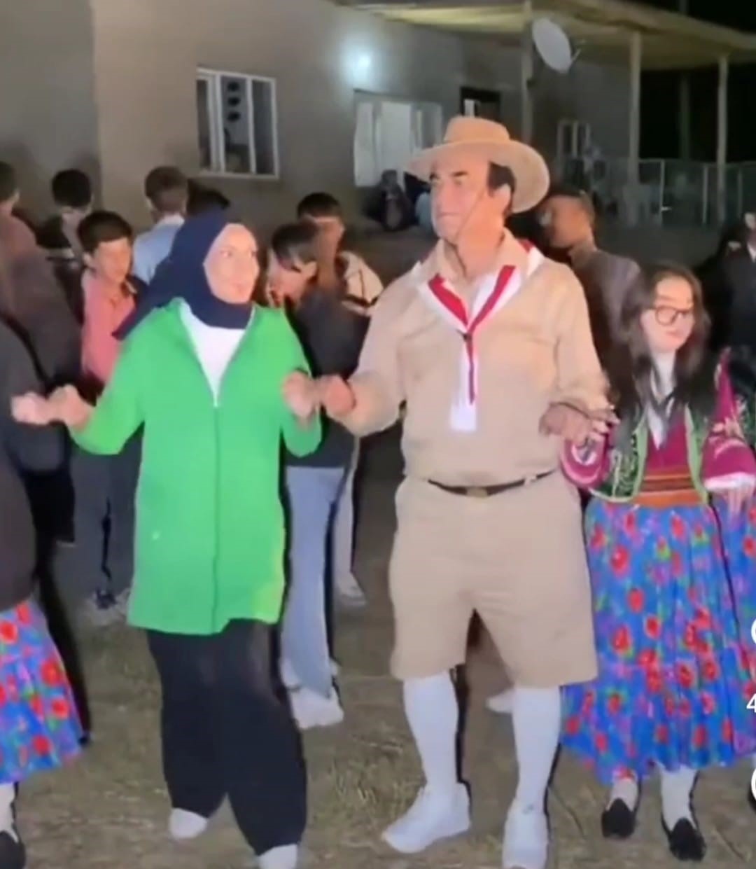Hababam sınıfı oyuncuları Van’da nişan törenine katıldı
