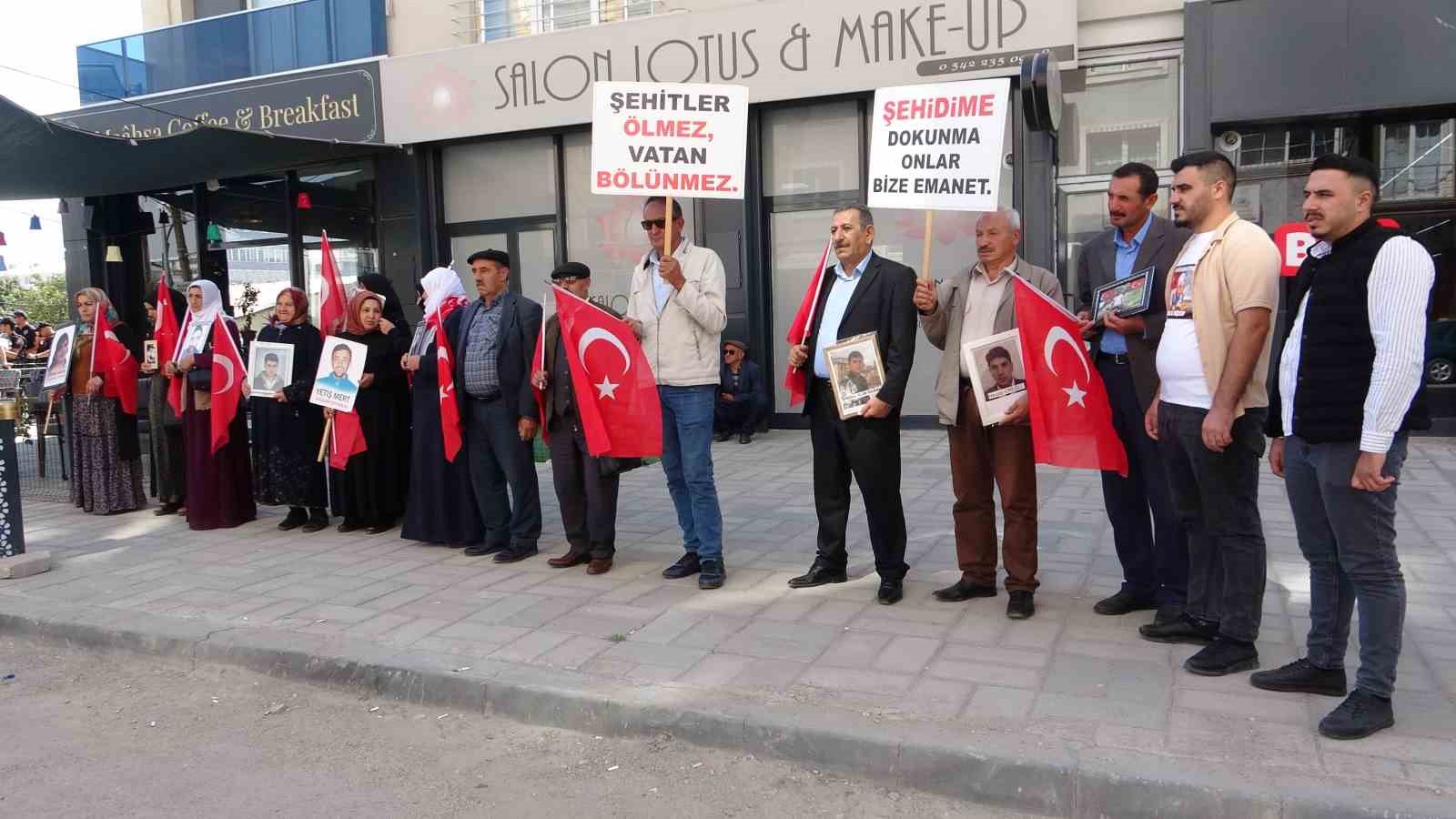 Evlat nöbetindeki anne Nazlı Sancar: “Kanımın son damlasına kadar HDP’nin kapısından ayrılmayacağım”