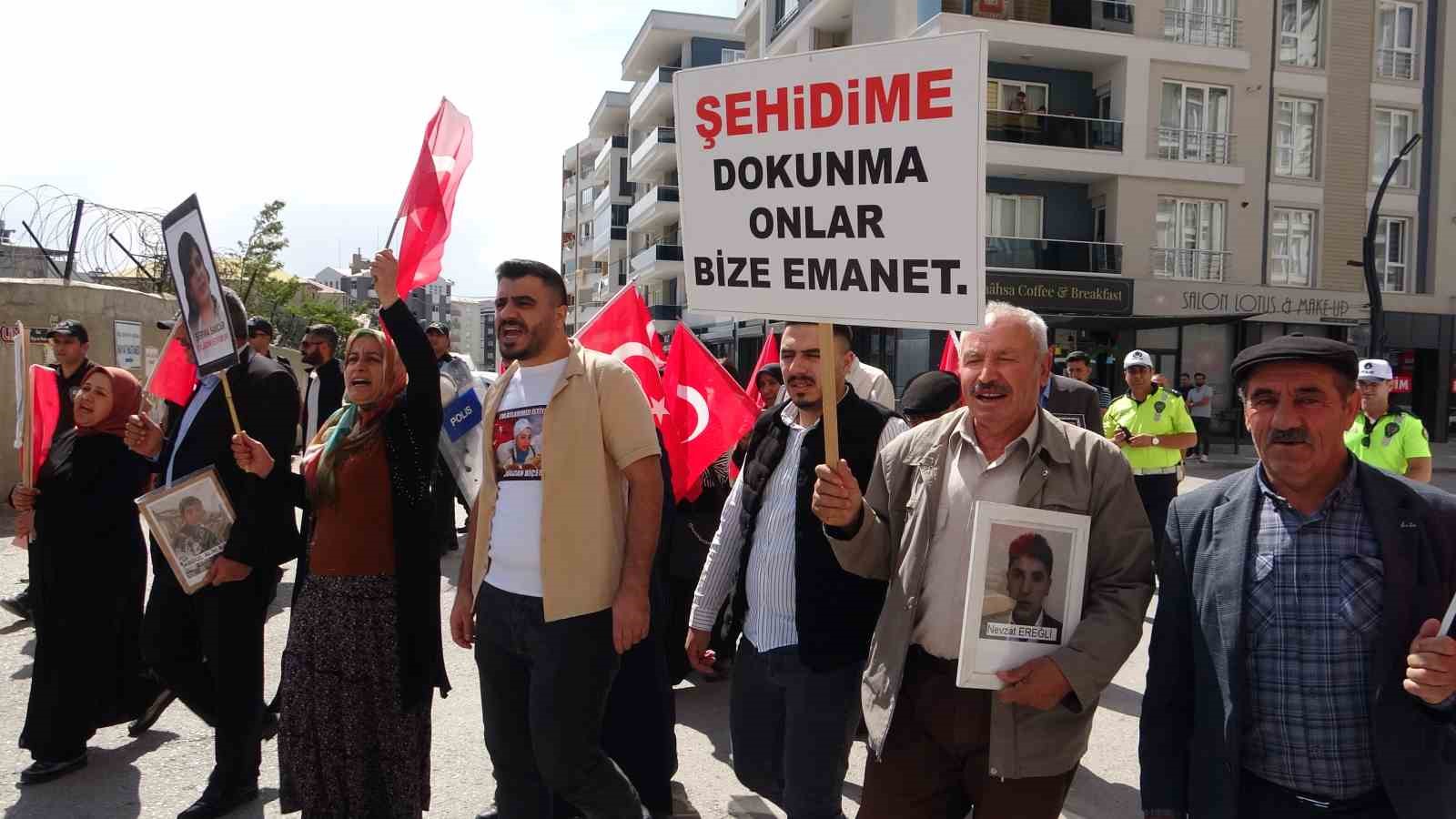 Evlat nöbetindeki anne Nazlı Sancar: “Kanımın son damlasına kadar HDP’nin kapısından ayrılmayacağım”