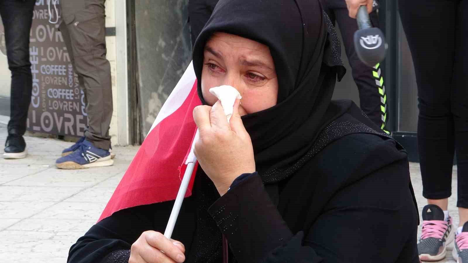 Evlat nöbetindeki anne Nazlı Sancar: “Kanımın son damlasına kadar HDP’nin kapısından ayrılmayacağım”