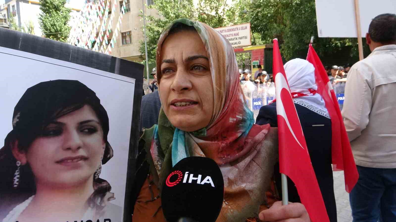 Evlat nöbetindeki anne Nazlı Sancar: “Kanımın son damlasına kadar HDP’nin kapısından ayrılmayacağım”