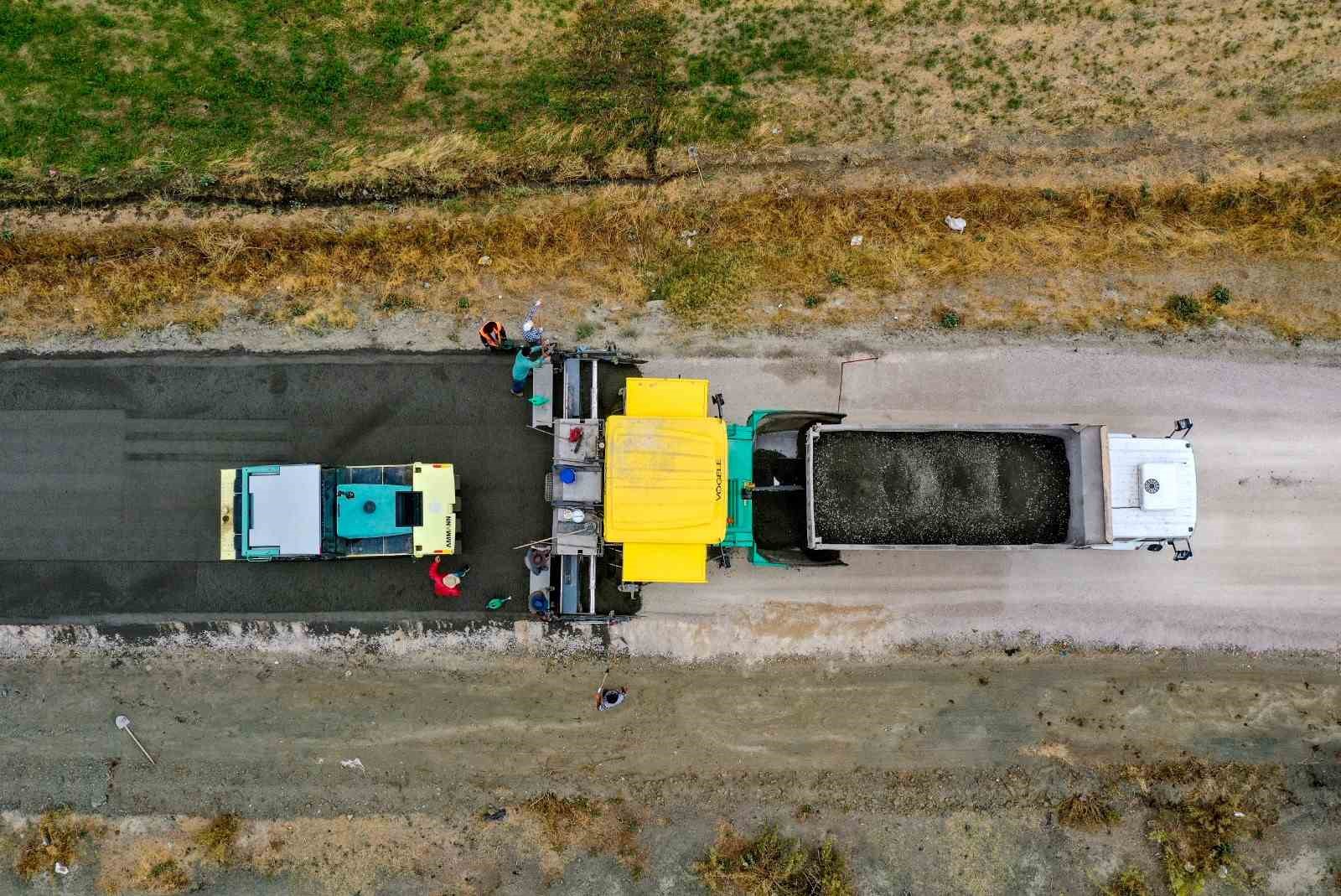Türkiye’nin en soğuk ilçesinde beton yol çalışması