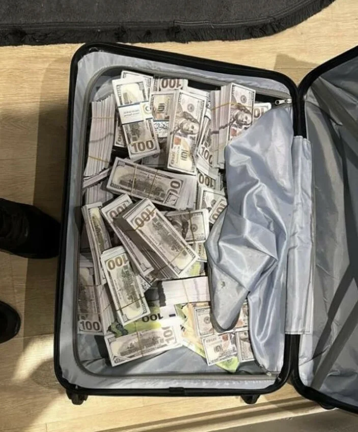 Valiz dolusu dolarla yakalandılar