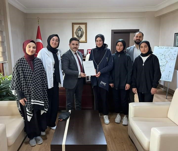 Başarılı öğrenciler projelerini Kaymakam Bulut’a sundu