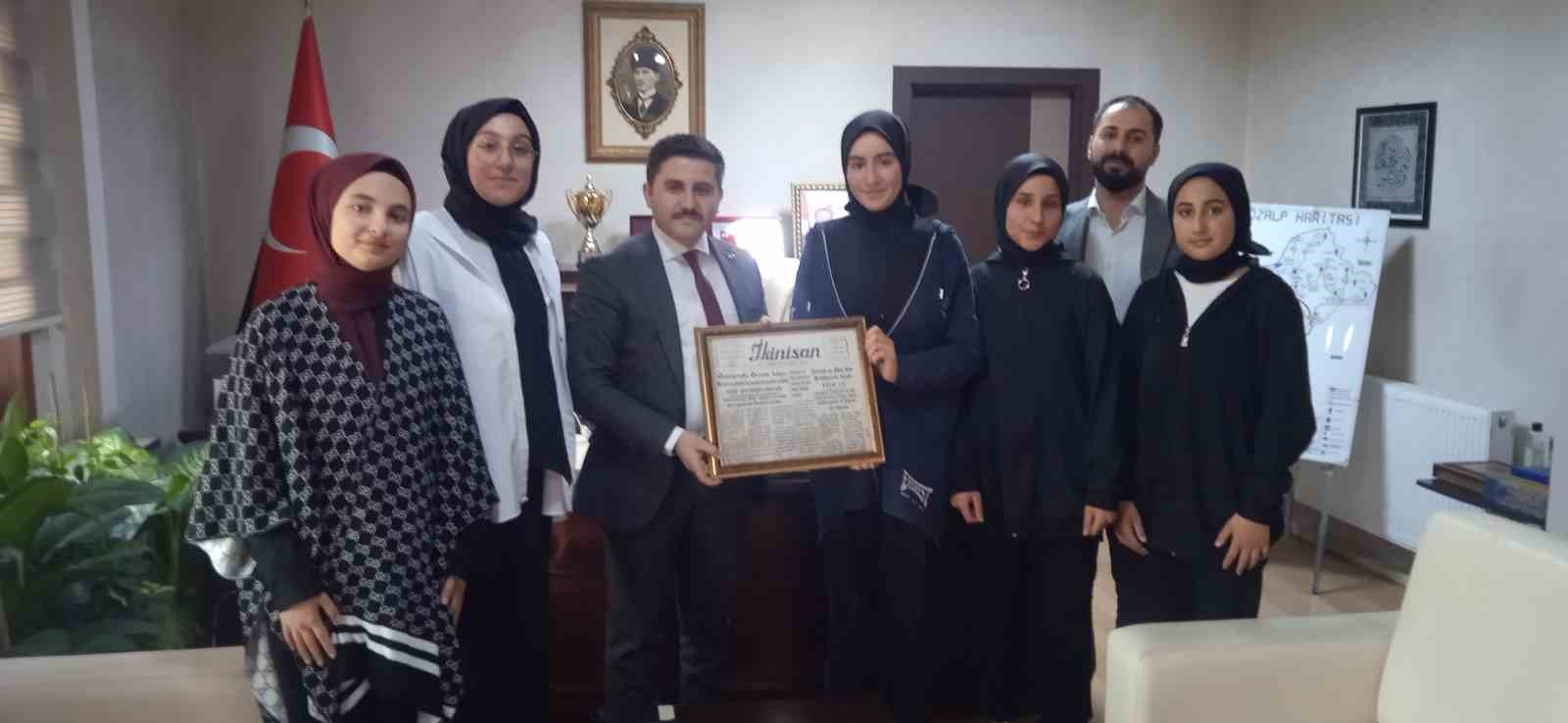 Başarılı öğrenciler projelerini Kaymakam Bulut’a sundu