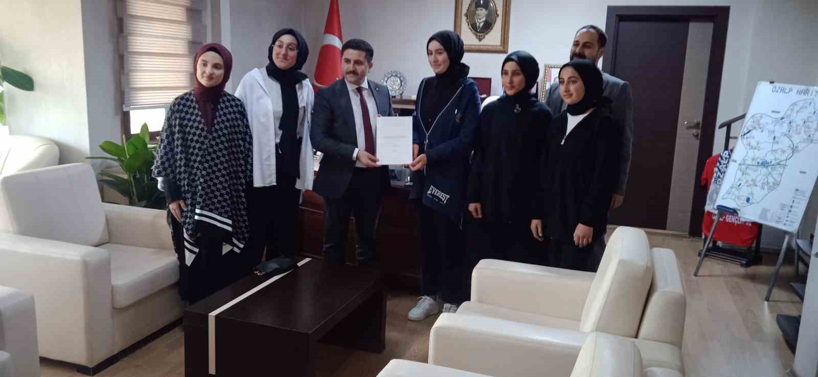 Başarılı öğrenciler projelerini Kaymakam Bulut’a sundu