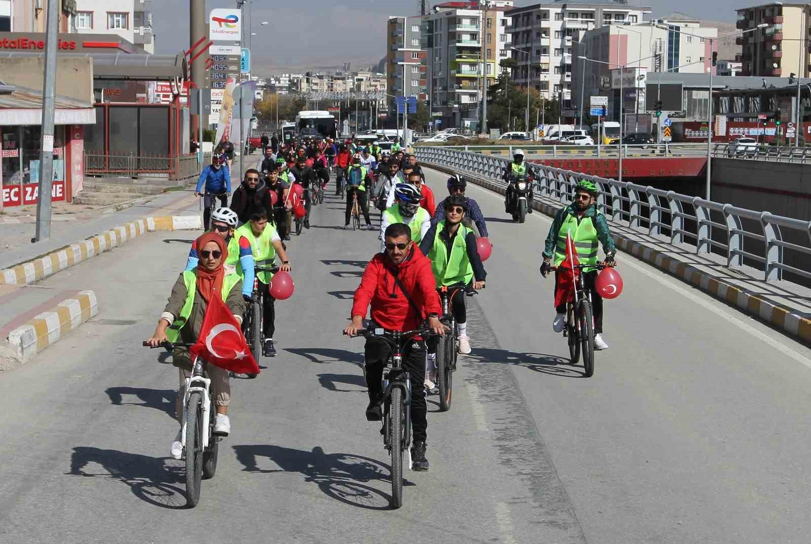 Cumhuriyet’in 100. yılı anısına bisiklet turu düzenlendi