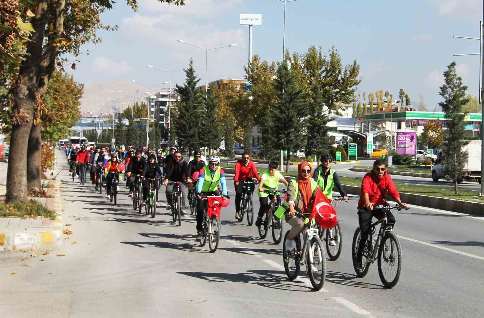 Cumhuriyet’in 100. yılı anısına bisiklet turu düzenlendi