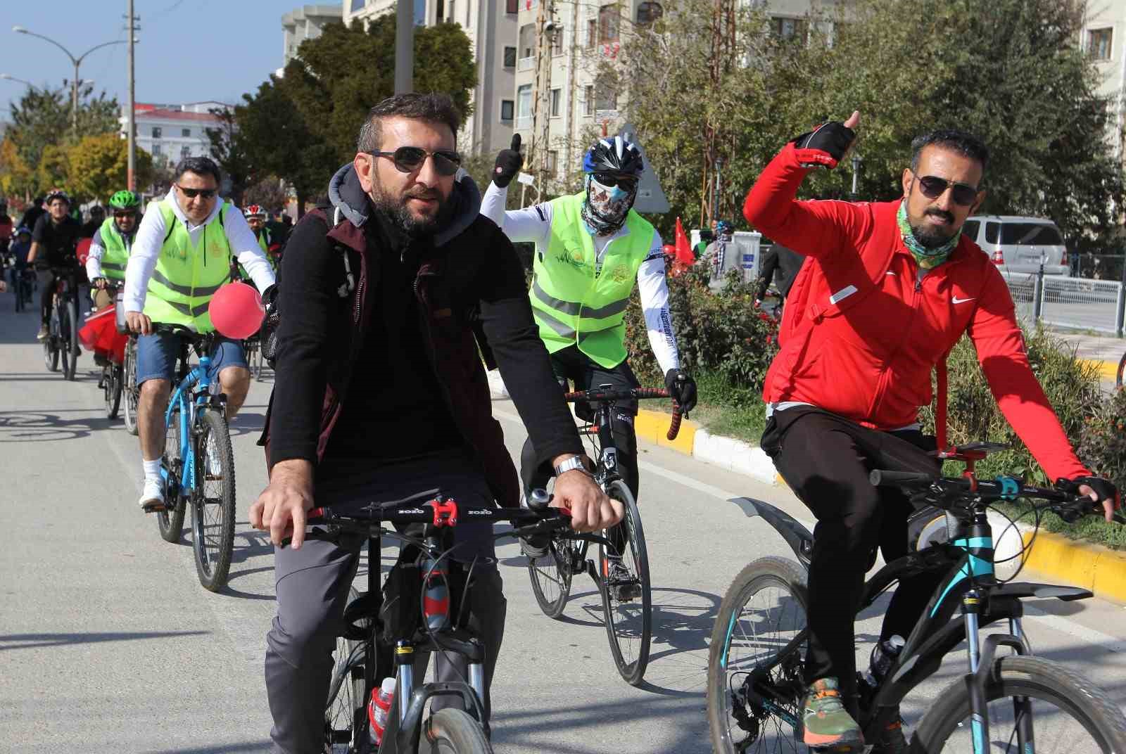 Cumhuriyet’in 100. yılı anısına bisiklet turu düzenlendi