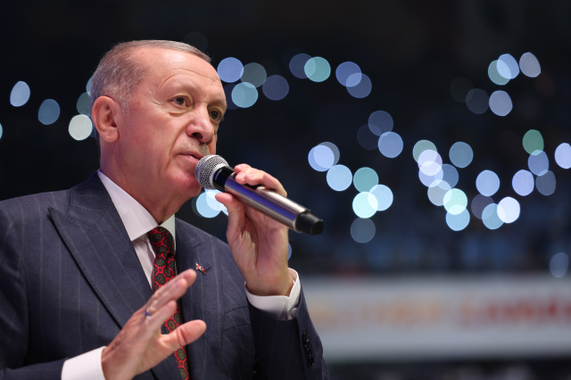 Cumhurbaşkanı Erdoğan, AK Parti kongresinde kürsüden duyurdu: İlk Kabine sonrası emekli memurlarımıza yeni müjdemizi açıklayacağız
