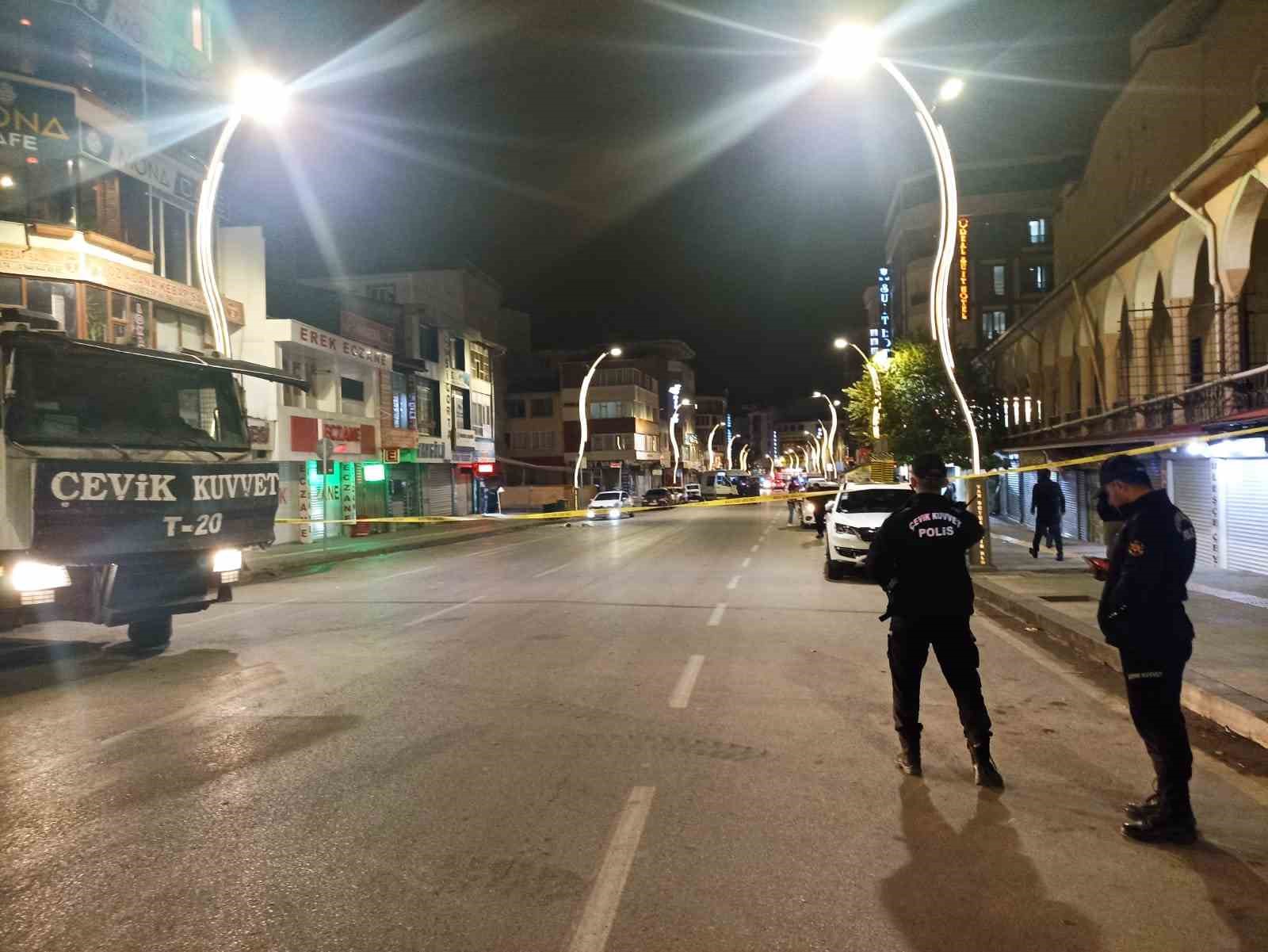 Van’da şüpheli paket alarmı: Fünyeyle patlatılan torbadan turşu bidonu ve kışlık sebze çıktı