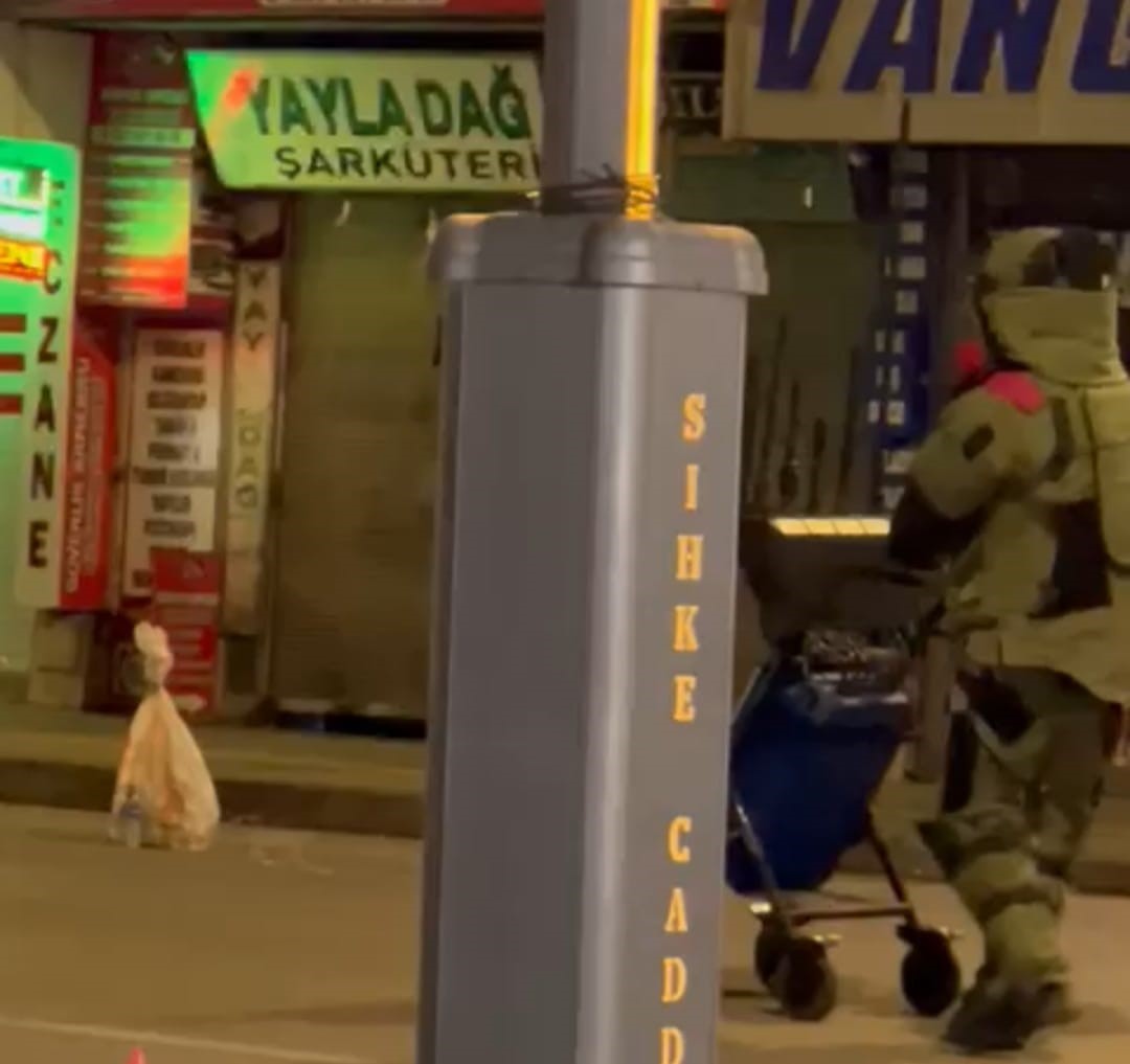 Van’da şüpheli paket alarmı: Fünyeyle patlatılan torbadan turşu bidonu ve kışlık sebze çıktı