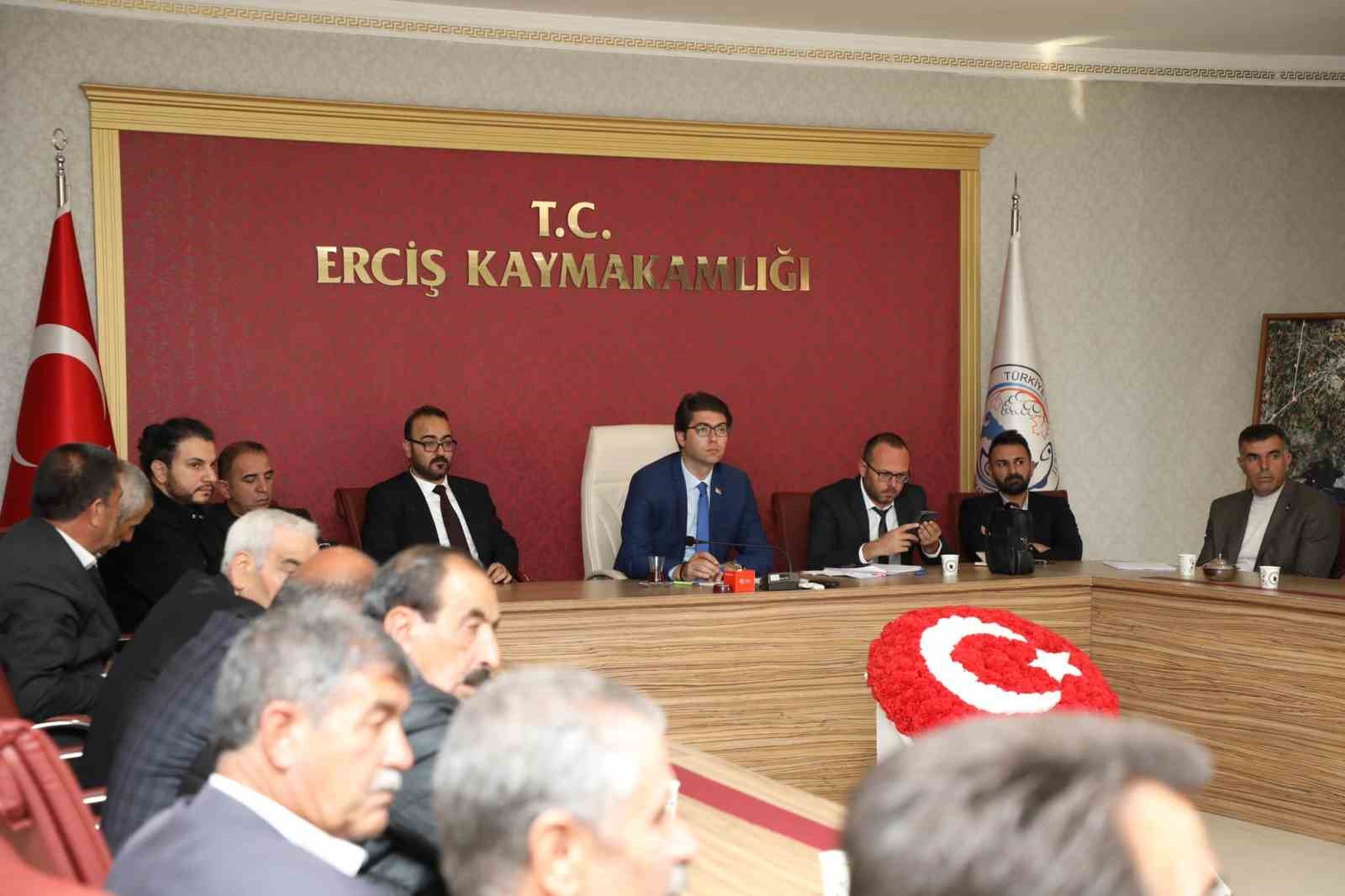 Erciş’te muhtarlar toplantısı