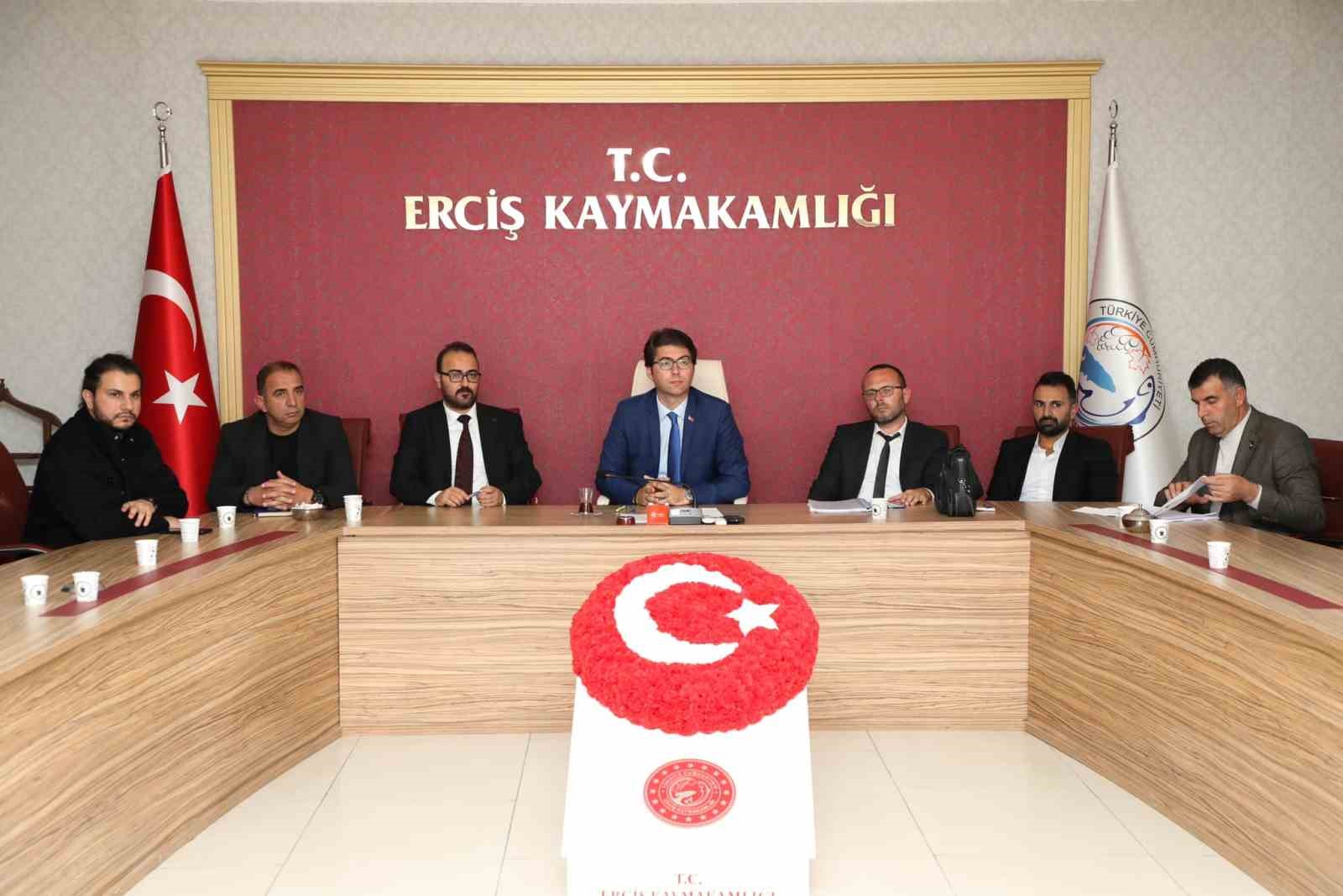 Erciş’te muhtarlar toplantısı