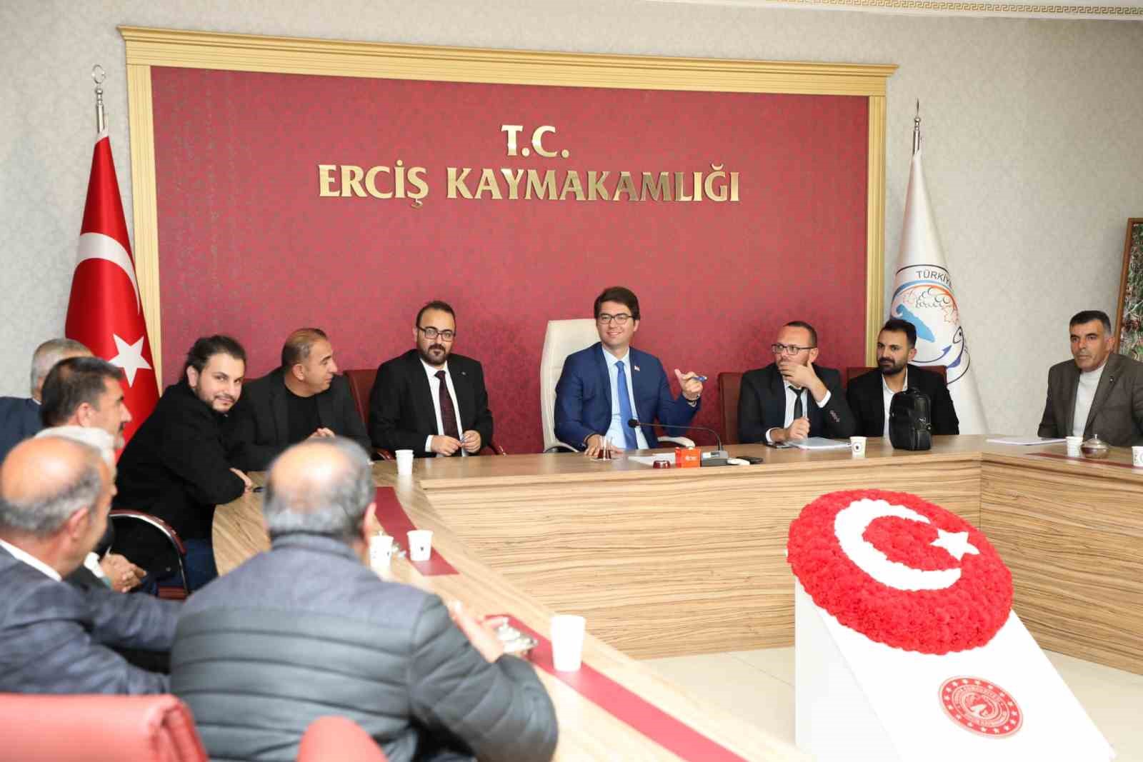 Erciş’te muhtarlar toplantısı