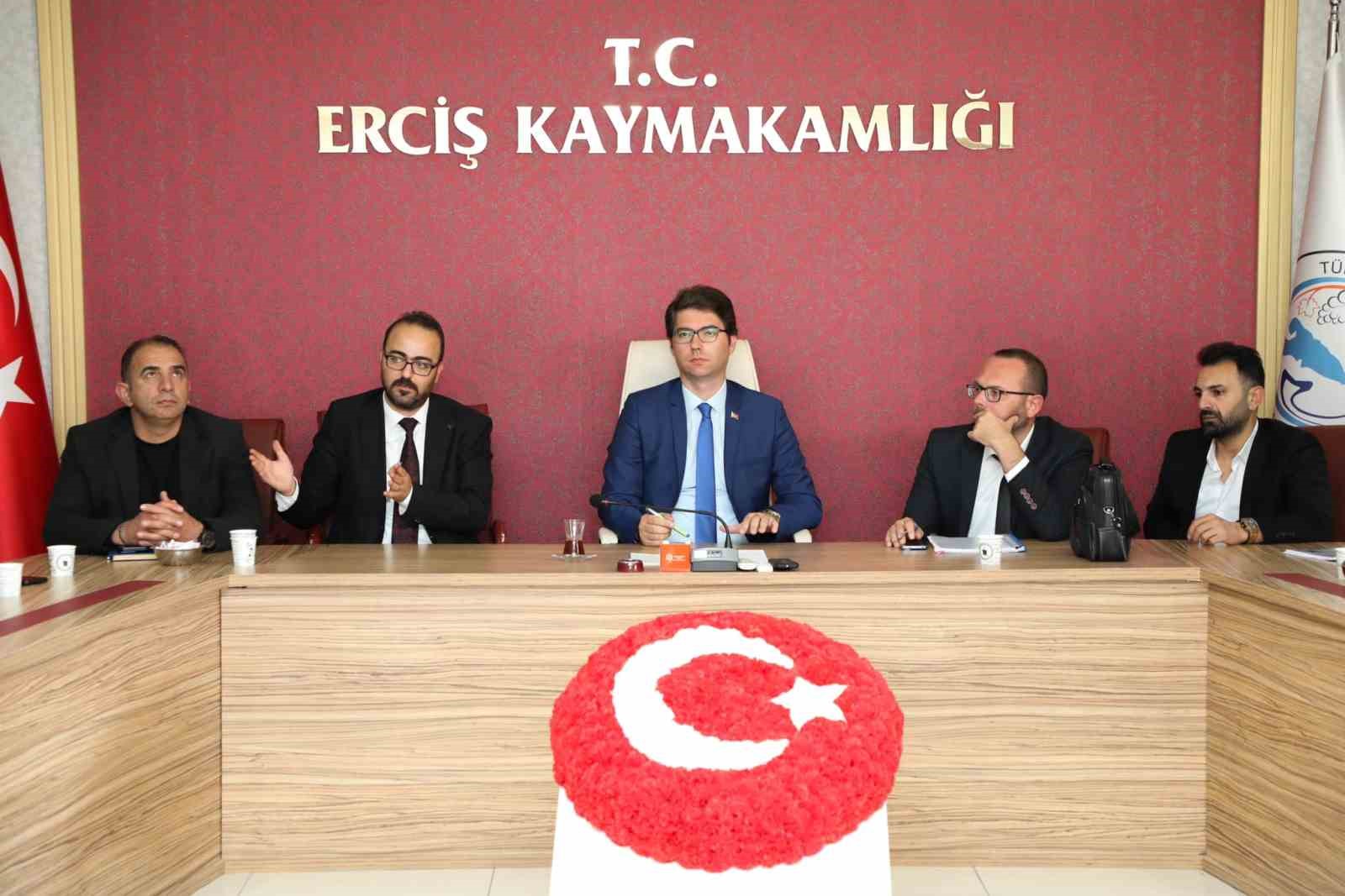 Erciş’te muhtarlar toplantısı
