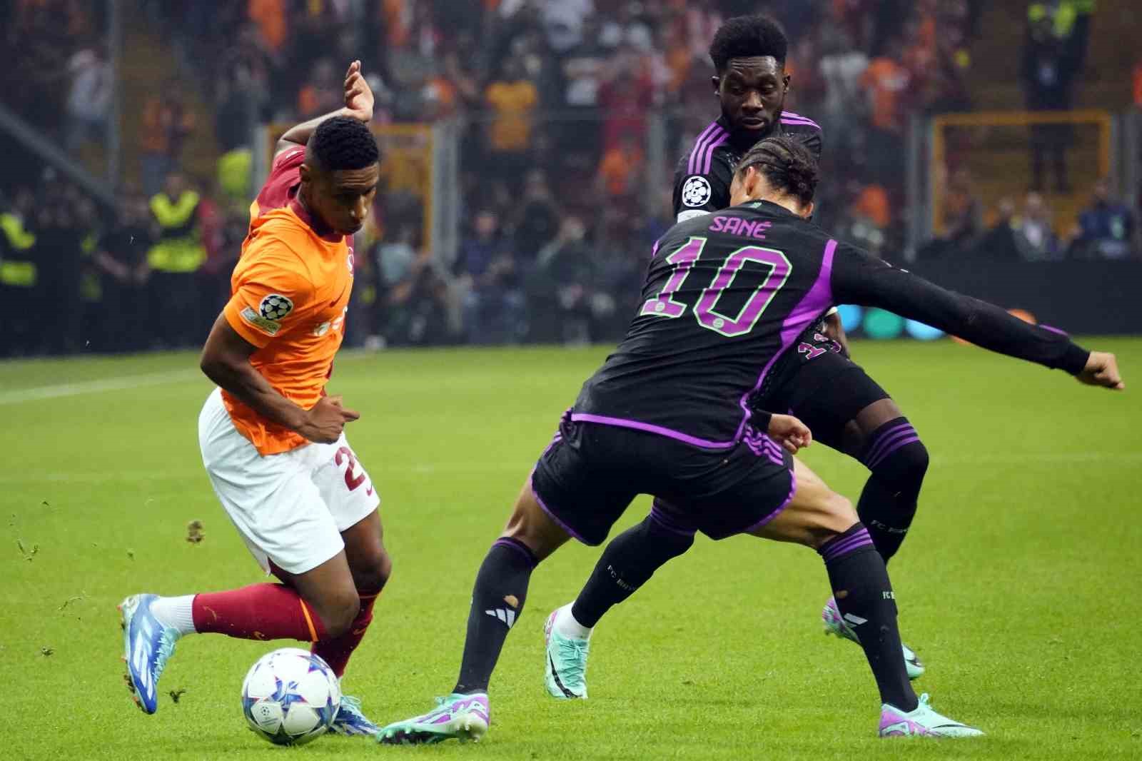 UEFA Şampiyonlar Ligi: Galatasaray: 1 - Bayern Münih: 1 (İlk yarı)