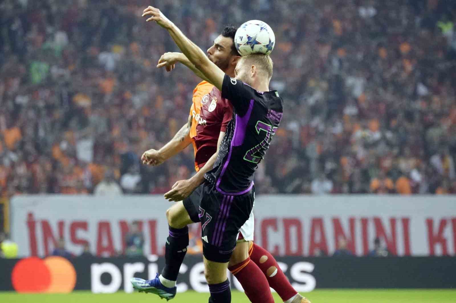 UEFA Şampiyonlar Ligi: Galatasaray: 1 - Bayern Münih: 1 (İlk yarı)