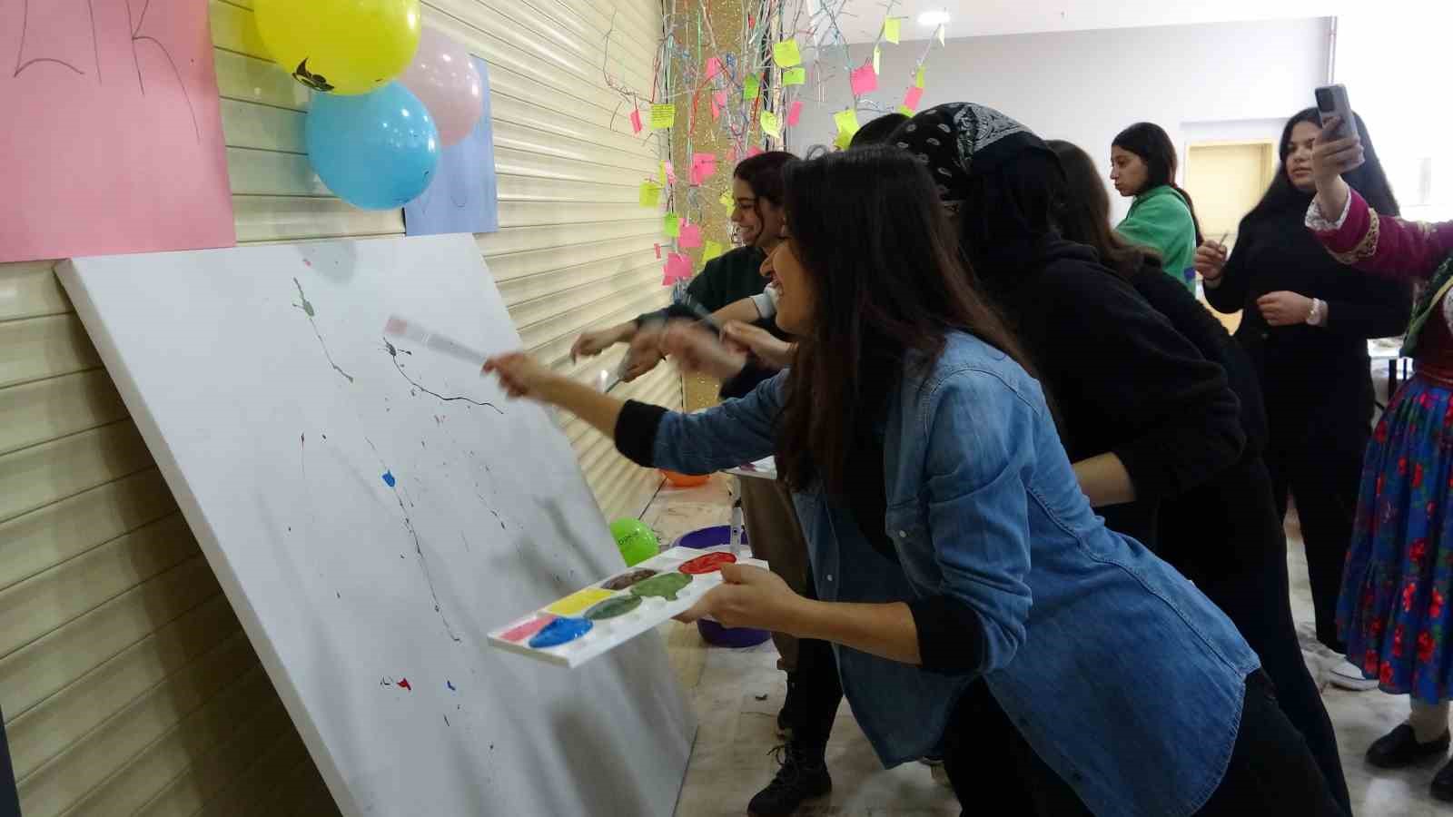 Van’da ‘11 Ekim Dünya Kız Çocukları Günü’ kutlandı