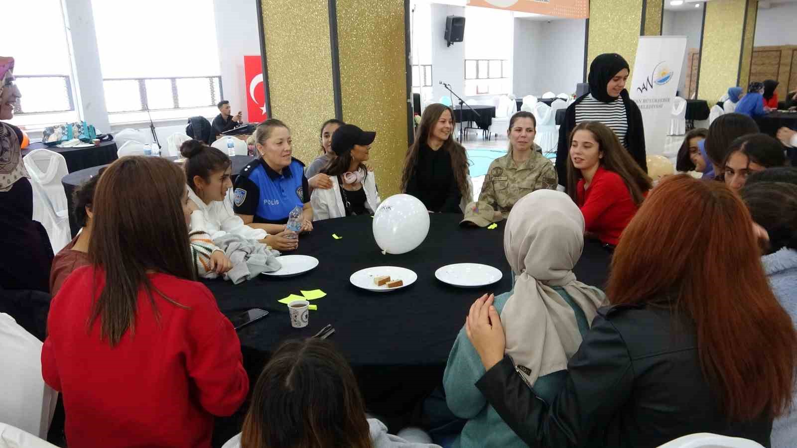 Van’da ‘11 Ekim Dünya Kız Çocukları Günü’ kutlandı