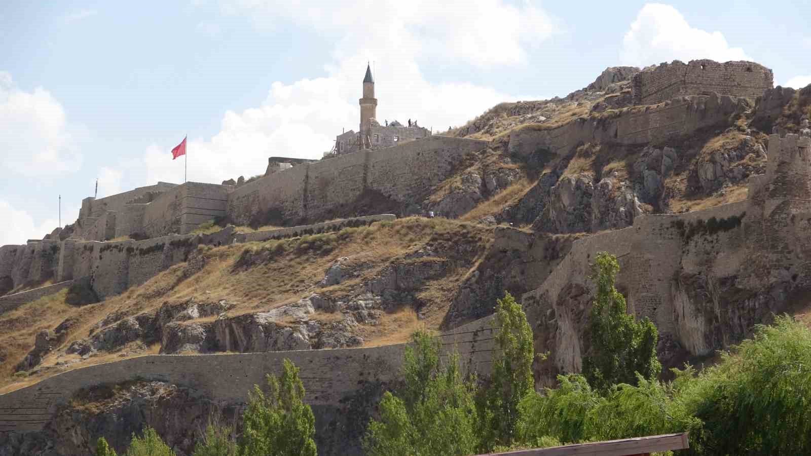 Osmanlı’nın Van’daki sembolü yeniden ibadete açılıyor