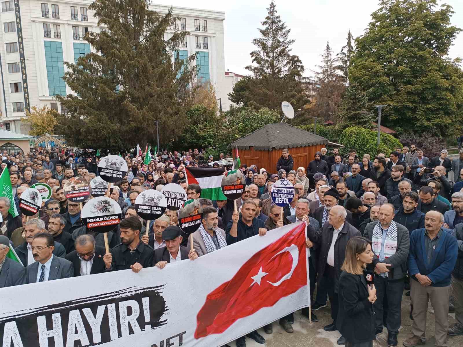 Van’da İsrail’in Gazze’deki hastaneye saldırısı protesto edildi