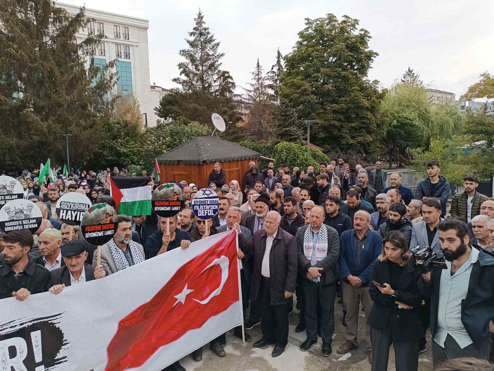 Van’da İsrail’in Gazze’deki hastaneye saldırısı protesto edildi