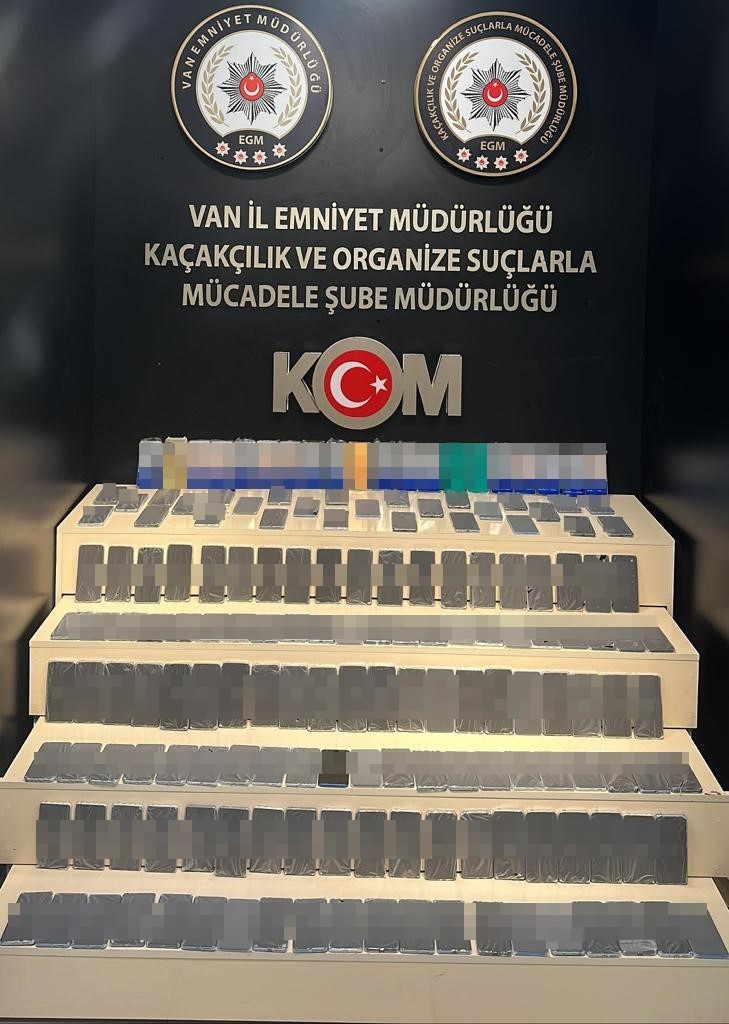 Van’da gümrük kaçağı malzemeler gele geçirildi