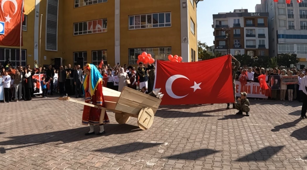 Erciş’te Cumhuriyet’in 100. yılı coşkuyla kutlandı