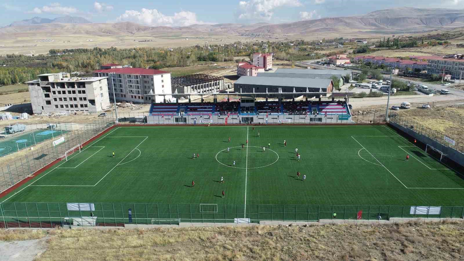 Edremit’te ‘Geleneksel Mahalleler Arası Futbol Turnuvası’ sona erdi