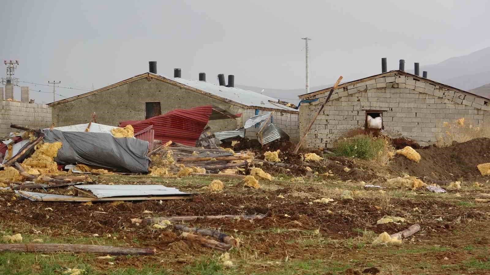 Van’da hortum: 2 kişi yaralandı, bir çiftlik zarar gördü