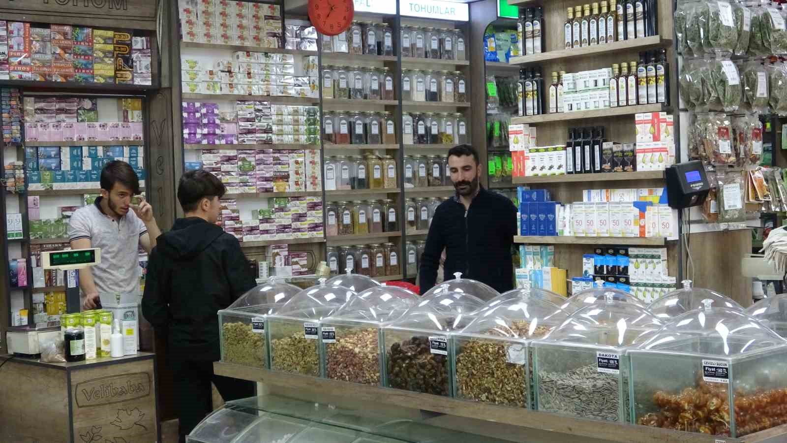 Van’da soğuk hava aktarlardaki yoğunluğu artırdı