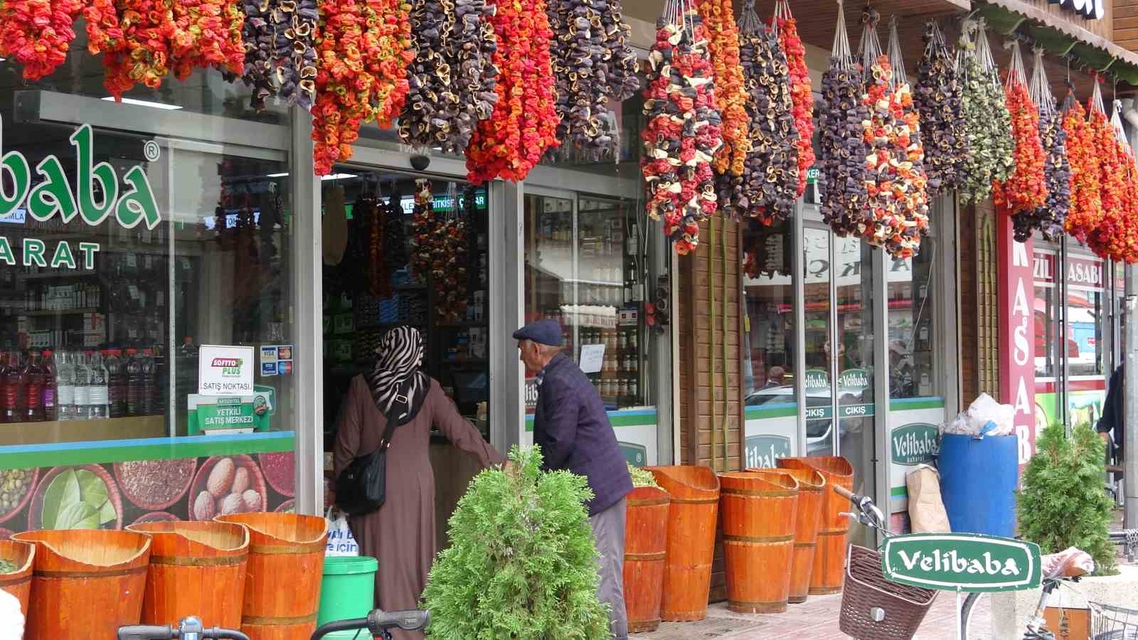 Van’da soğuk hava aktarlardaki yoğunluğu artırdı