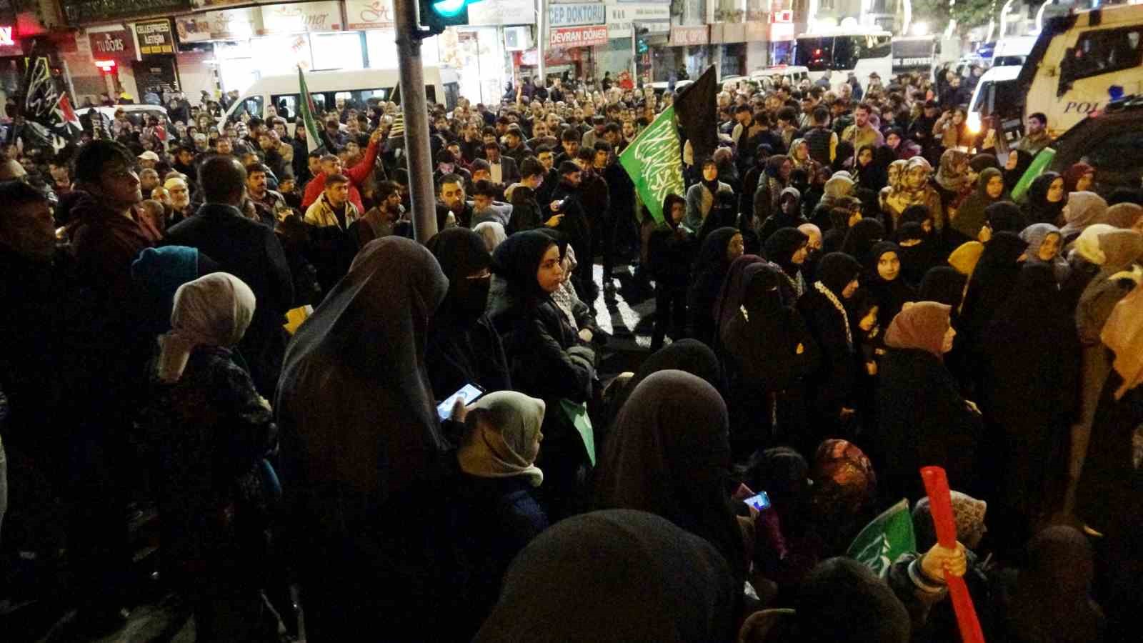 İsrail’in Gazze’deki hastaneye saldırısı Van’da protesto edildi