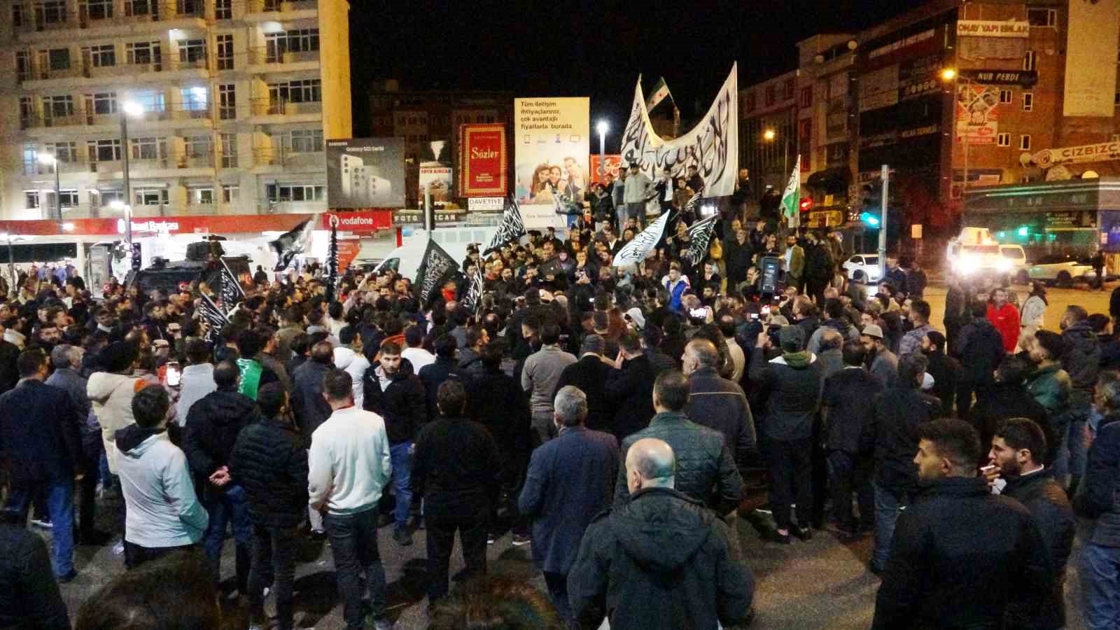 İsrail’in Gazze’deki hastaneye saldırısı Van’da protesto edildi