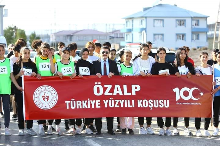 Van’da küçük büyük herkeste 100. yıl coşkusu