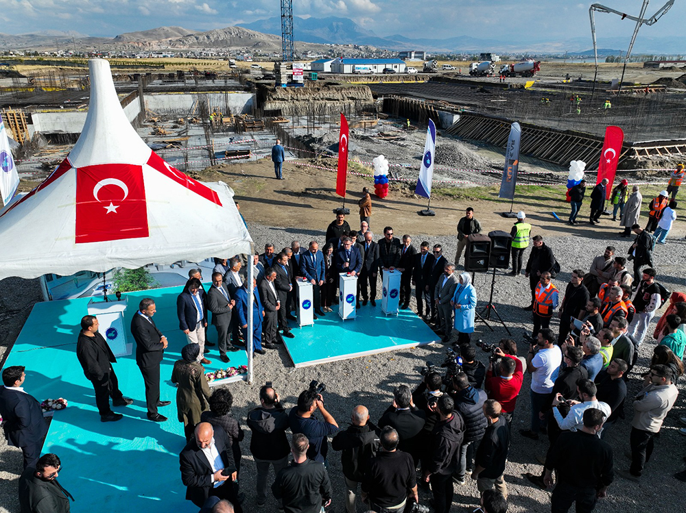 Van’da bölgeye hitap edecek yeni hastanenin temeli atıldı!