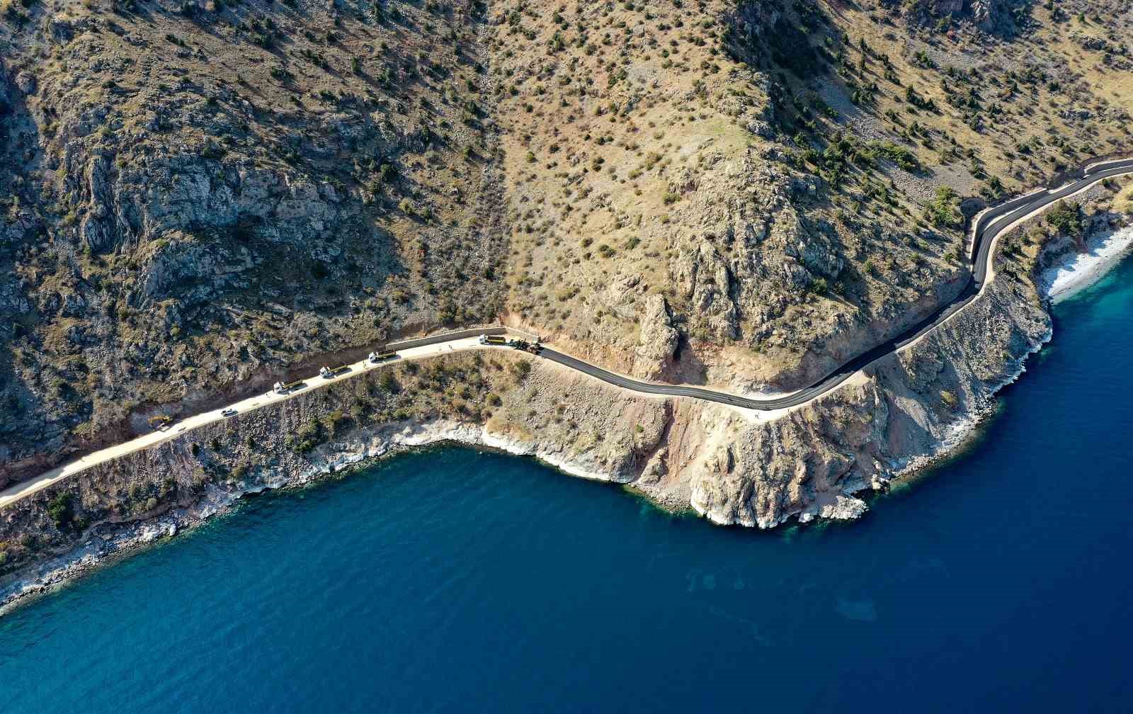 Van Gölü sahilindeki grup mahalle yolu asfaltlandı