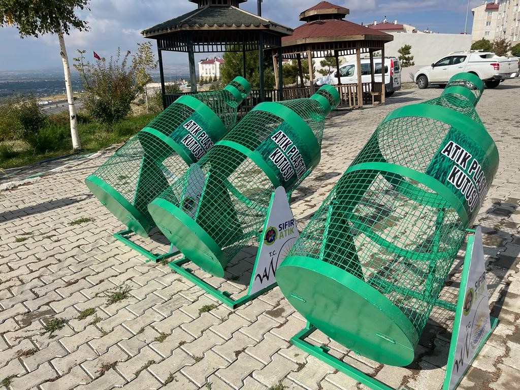 Erciş’te atık plastik geri dönüşüm kutuları yerleştirildi