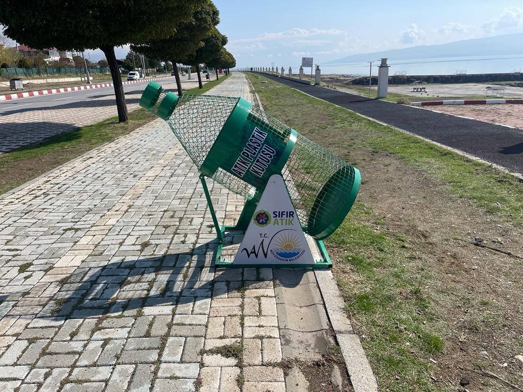 Erciş’te atık plastik geri dönüşüm kutuları yerleştirildi