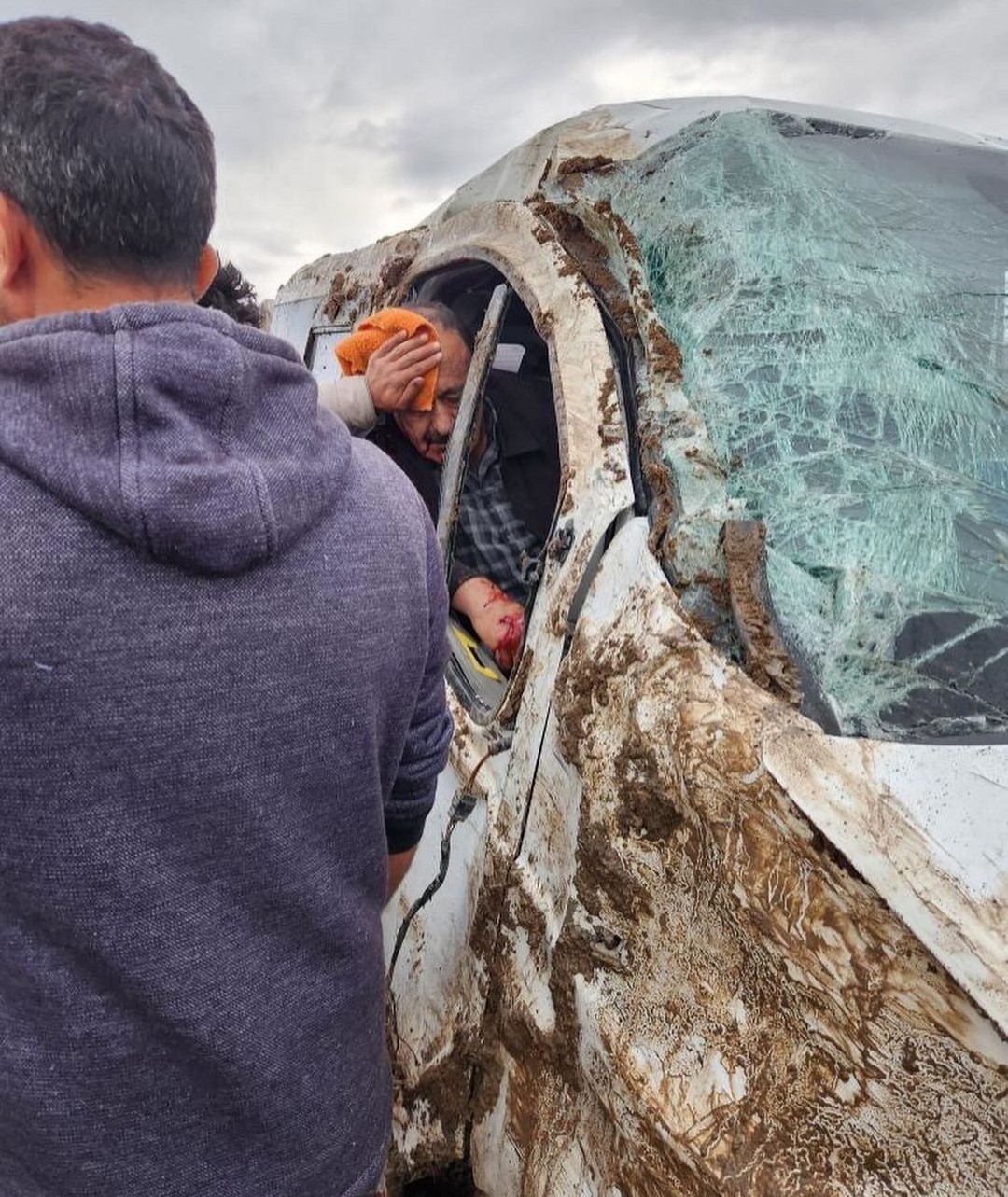 Özalp’ta yolcu minibüsü takla attı: 4 yaralı