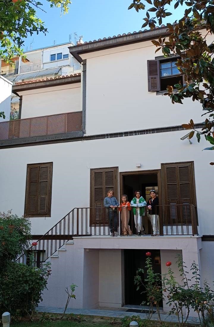 Vanlı minik öğrencilerin Atatürk’ün doğduğu evi görme sevinci