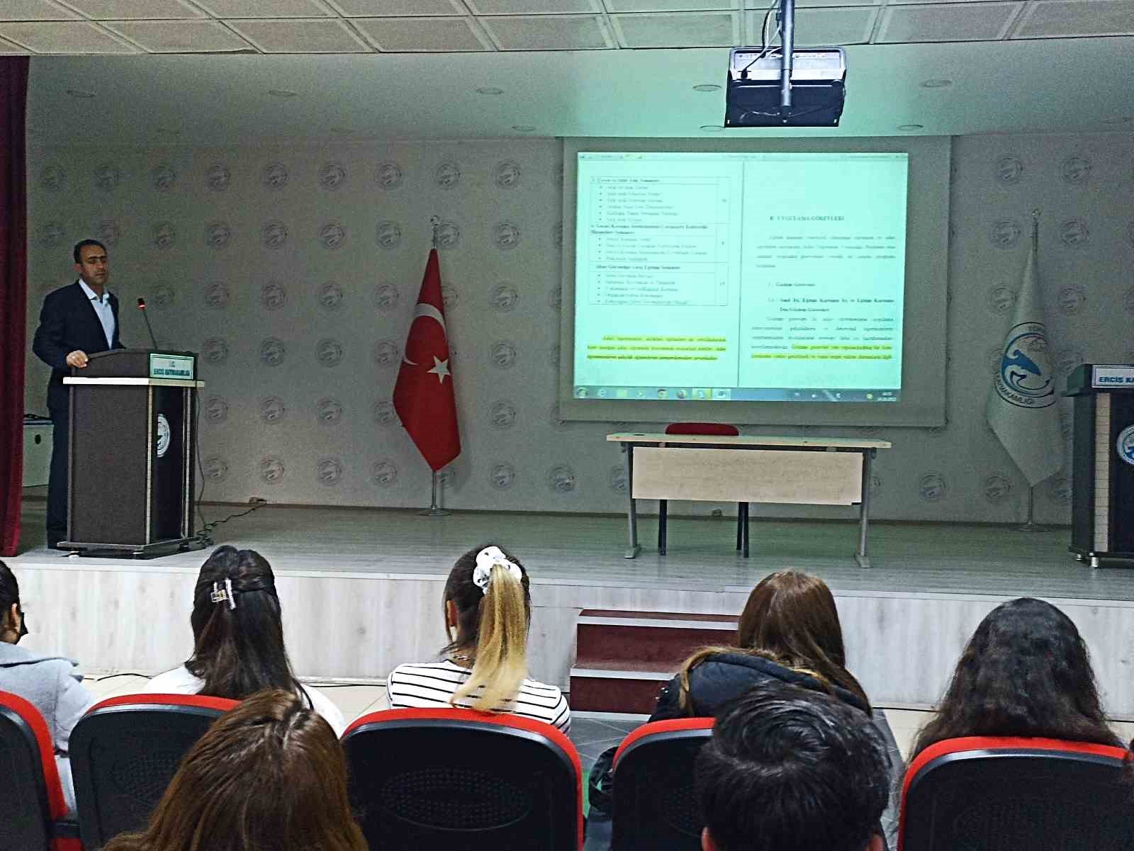 Erciş’te aday öğretmen bilgilendirme toplantısı yapıldı