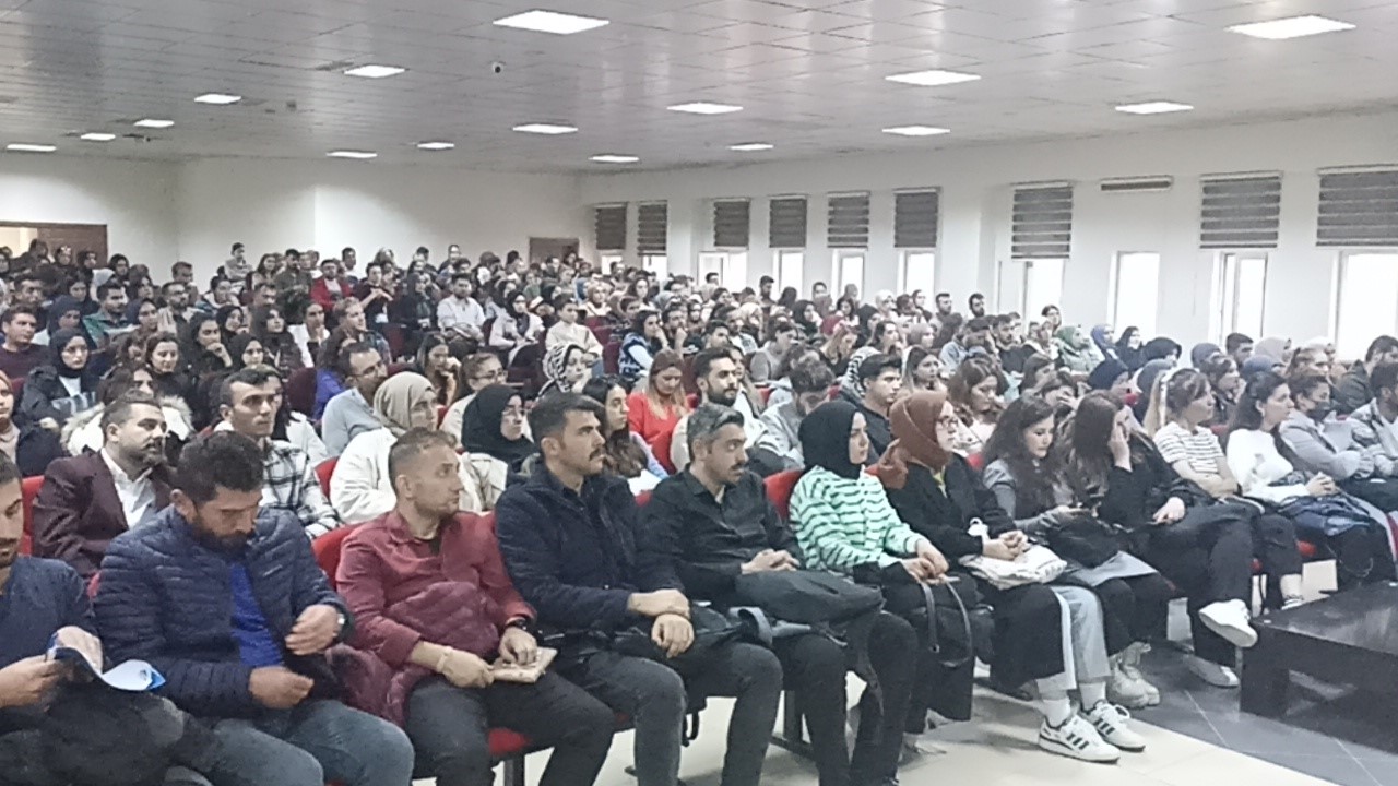 Erciş’te aday öğretmen bilgilendirme toplantısı yapıldı