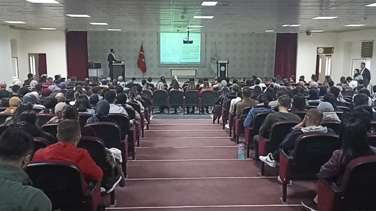 Erciş’te aday öğretmen bilgilendirme toplantısı yapıldı